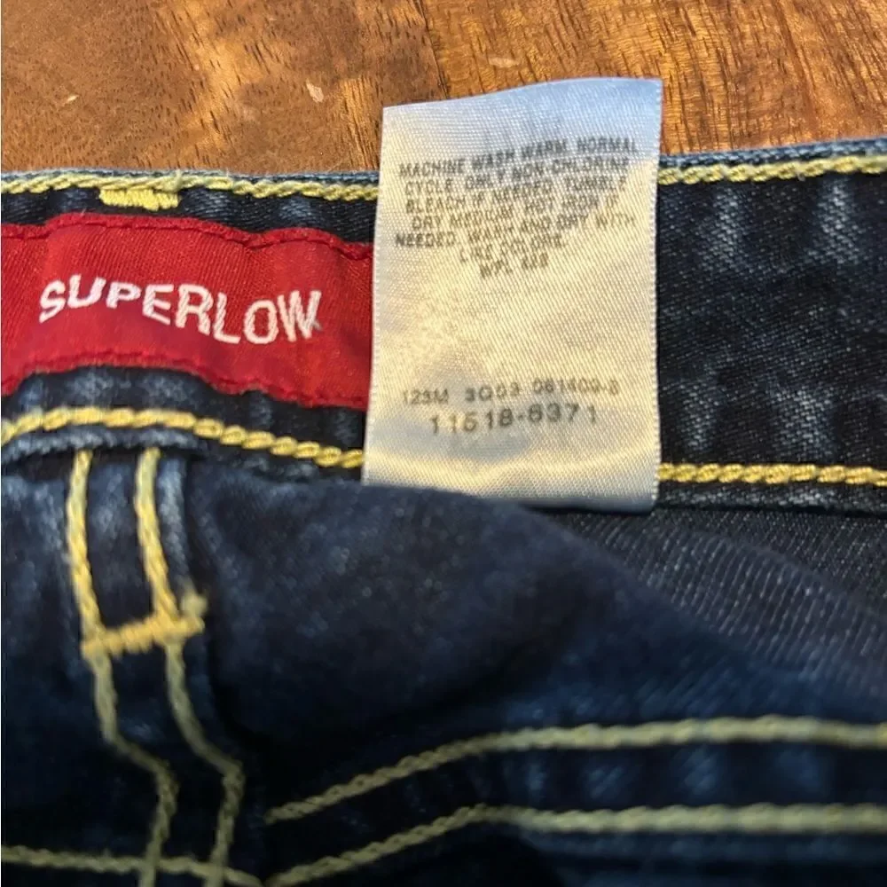 Levi’s 518 Mid Thigh High Rise Cut Off Premium Denim Shorts size 17